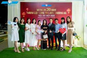 long trường vũ tổ chức tất niên